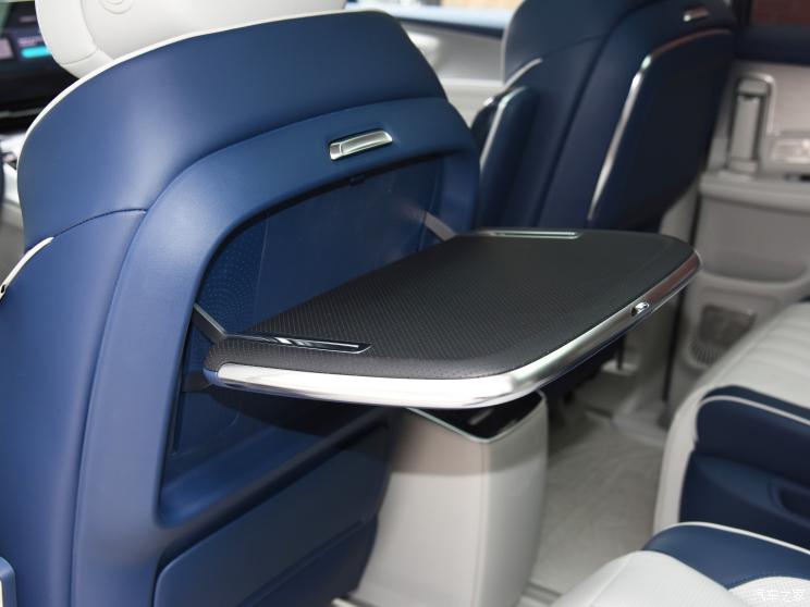 上汽集团 荣威iMAX8 2022款 400TGI 尊荣版 上汽集团 荣威iMAX8 2022款 400TGI 尊荣版