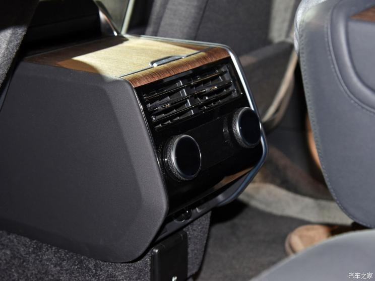 路虎(进口) 揽胜 2022款 3.0 L6 400PS 典范加长版 路虎(进口) 揽胜 2022款 3.0 L6 400PS 典范加长版