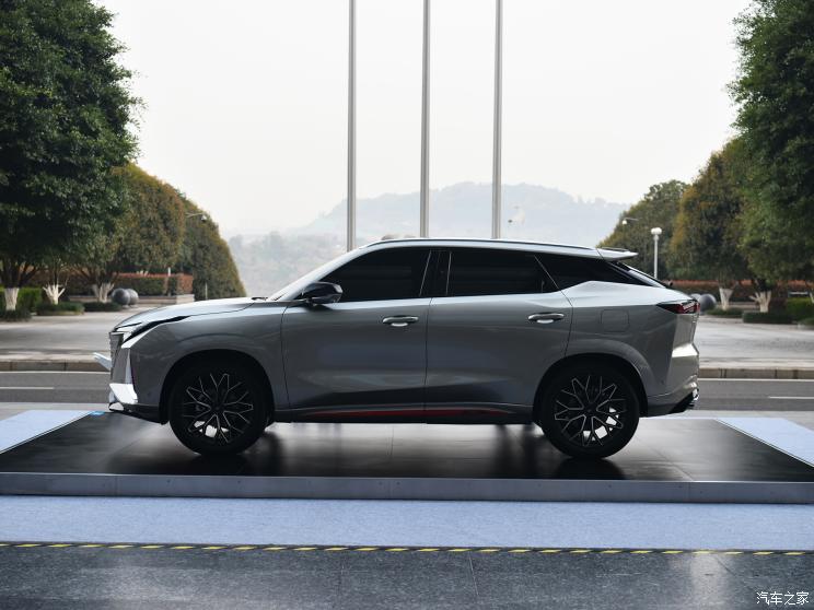 长安汽车 长安欧尚Z6 2022款 2.0T 自动基本型 长安汽车 长安欧尚Z6 2022款 2.0T 自动基本型