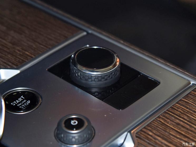 路虎(进口) 揽胜 2022款 3.0 L6 400PS 典范加长版 路虎(进口) 揽胜 2022款 3.0 L6 400PS 典范加长版