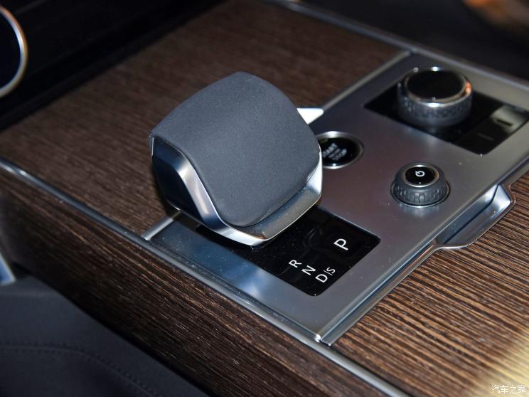 路虎(进口) 揽胜 2022款 3.0 L6 400PS 典范加长版 路虎(进口) 揽胜 2022款 3.0 L6 400PS 典范加长版