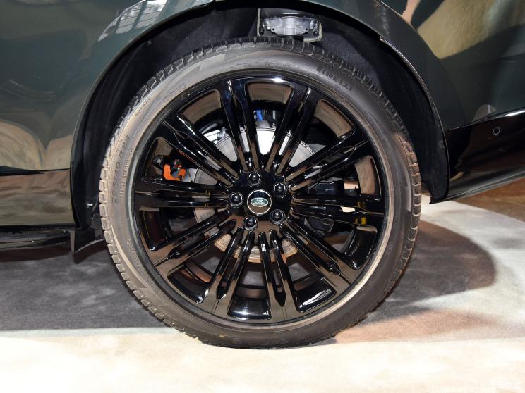 路虎(进口) 揽胜 2022款 3.0 L6 400PS 典范加长版 路虎(进口) 揽胜 2022款 3.0 L6 400PS 典范加长版