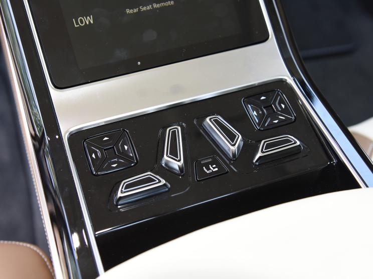 奥迪(进口) 奥迪A8 2022款 A8L Horch创始人版 双色典藏型 奥迪(进口) 奥迪A8 2022款 A8L Horch创始人版 双色典藏型