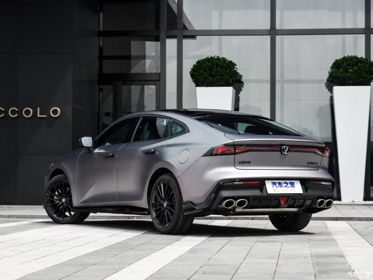 长安汽车 长安UNI-V 2022款 2.0T 运动版 长安汽车 长安UNI-V 2022款 2.0T 运动版