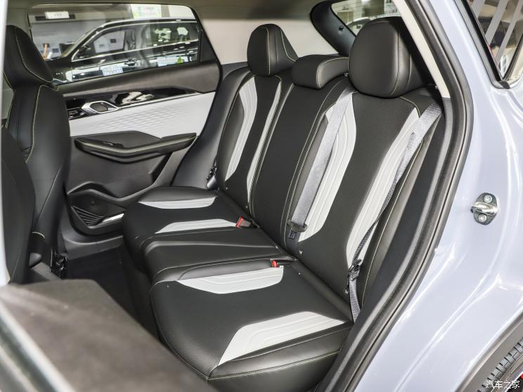 吉利汽车 缤越 2022款 缤越COOL 1.5TD DCT激擎 吉利汽车 缤越 2022款 缤越COOL 1.5TD DCT激擎