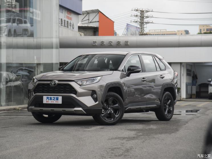 一汽丰田 RAV4荣放 2022款 2.0L CVT四驱风尚版 一汽丰田 RAV4荣放 2022款 2.0L CVT四驱风尚版