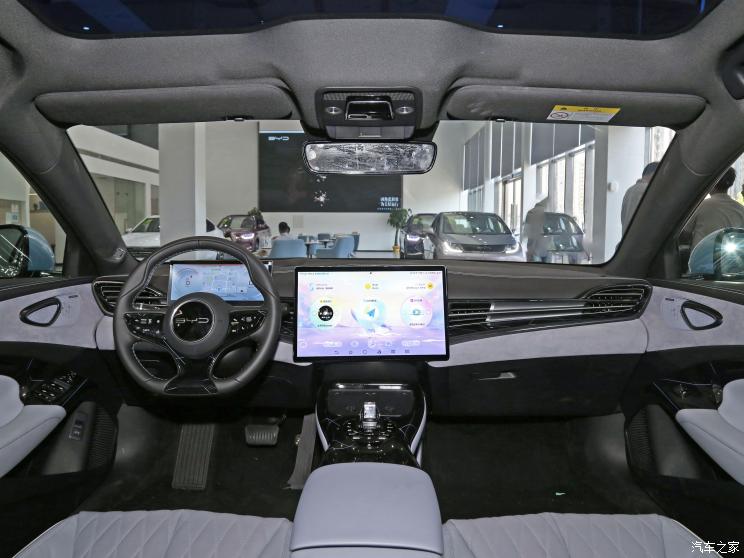 比亚迪 海豹 2022款 650km 四驱性能版 比亚迪 海豹 2022款 650km 四驱性能版