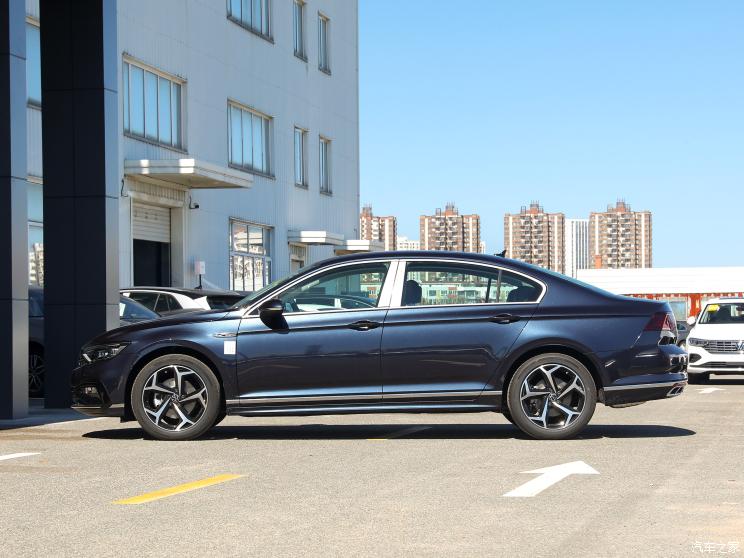 一汽-大众 迈腾 2022款 330TSI DSG豪华型 一汽-大众 迈腾 2022款 330TSI DSG豪华型