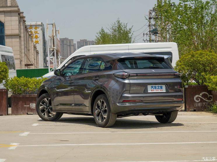 合众汽车 哪吒U 2022款 智400 三元锂