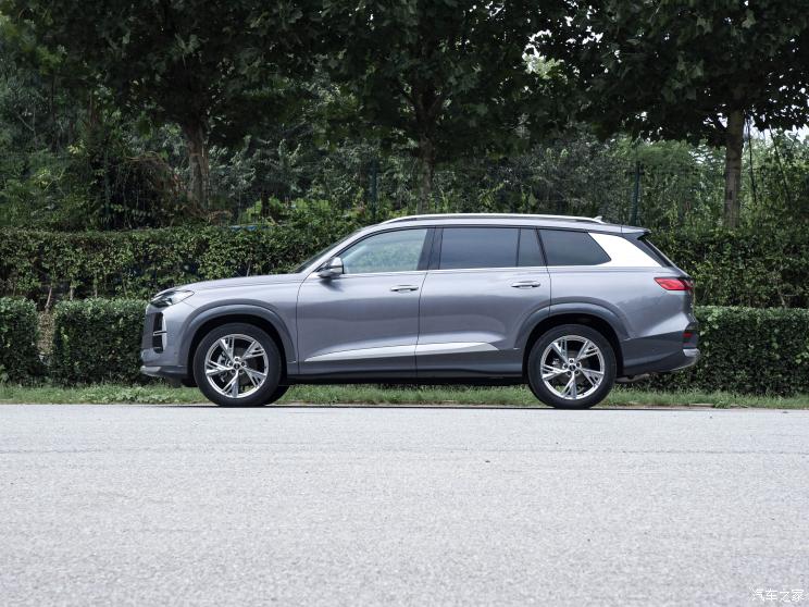 上汽奥迪 奥迪Q6 2022款 45 TFSI quattro 齐云型 Light 羽林套装 上汽奥迪 奥迪Q6 2022款 45 TFSI quattro 齐云型 Light 羽林套装