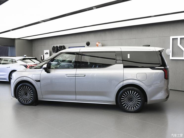 极氪 ZEEKR 009 2022款 WE版 极氪 ZEEKR 009 2022款 WE版