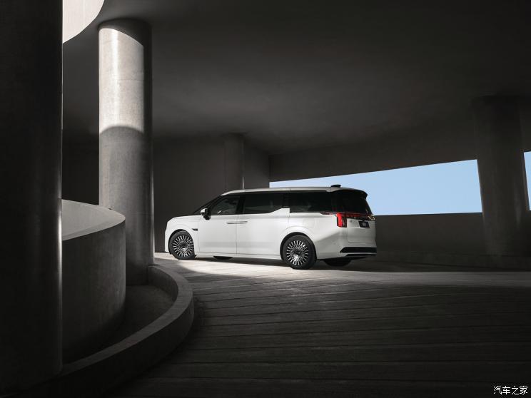 极氪 ZEEKR 009 2022款 双电机 基本型 6座 极氪 ZEEKR 009 2022款 双电机 基本型 6座