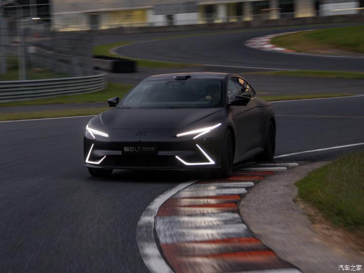 智己汽车 智己L7 2023款 Snake Performance高性能版 智己汽车 智己L7 2023款 Snake Performance高性能版
