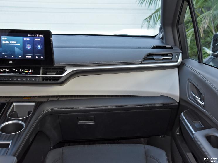 一汽丰田 格瑞维亚 2022款 2.5L混动 旗舰版 一汽丰田 格瑞维亚 2022款 2.5L混动 旗舰版