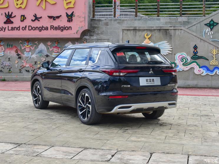 广汽三菱 欧蓝德 2023款 1.5T CVT四驱尊耀版 7座 广汽三菱 欧蓝德 2023款 1.5T CVT四驱尊耀版 7座