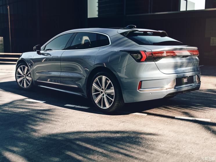 极氪 ZEEKR 001 2021款 超长续航双电机 YOU版 极氪 ZEEKR 001 2021款 超长续航双电机 YOU版