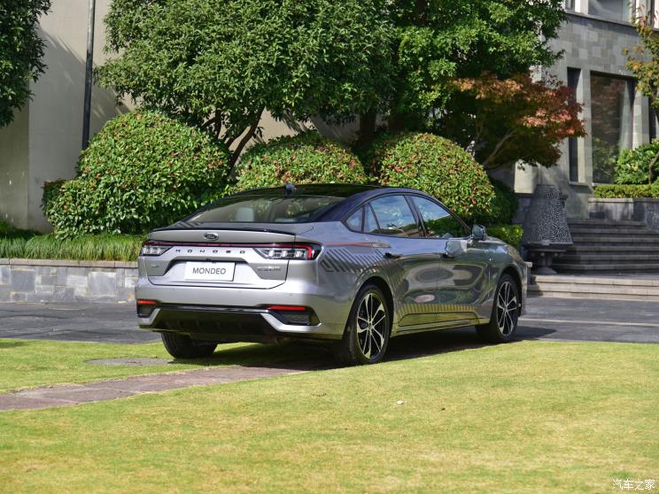 长安福特 蒙迪欧 2023款 科技旗舰版 长安福特 蒙迪欧 2023款 科技旗舰版