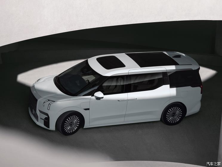 极氪 ZEEKR 009 2022款 双电机 基本型 6座 极氪 ZEEKR 009 2022款 双电机 基本型 6座