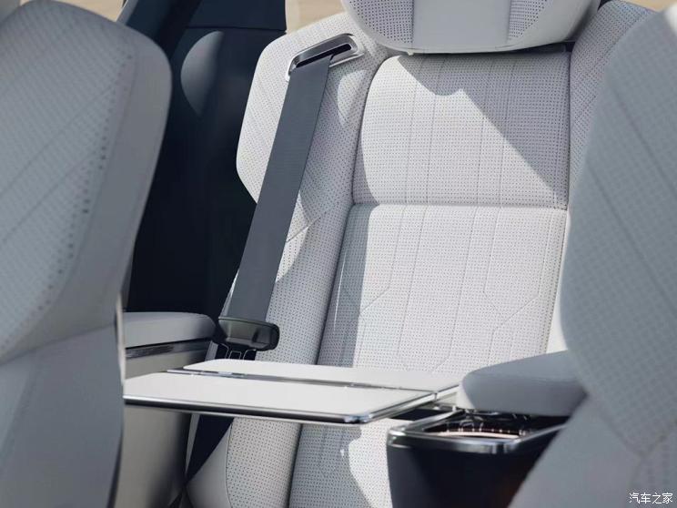 极氪 ZEEKR 009 2022款 双电机 基本型 6座 极氪 ZEEKR 009 2022款 双电机 基本型 6座