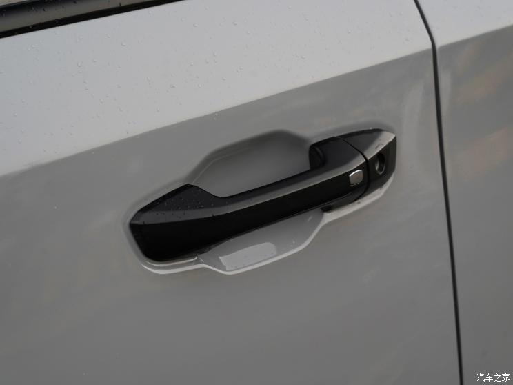 上汽大通 领地 2022款 2.0T 城市版 上汽大通 领地 2022款 2.0T 城市版