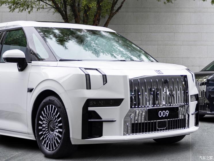 极氪 ZEEKR 009 2022款 双电机 基本型 6座 极氪 ZEEKR 009 2022款 双电机 基本型 6座