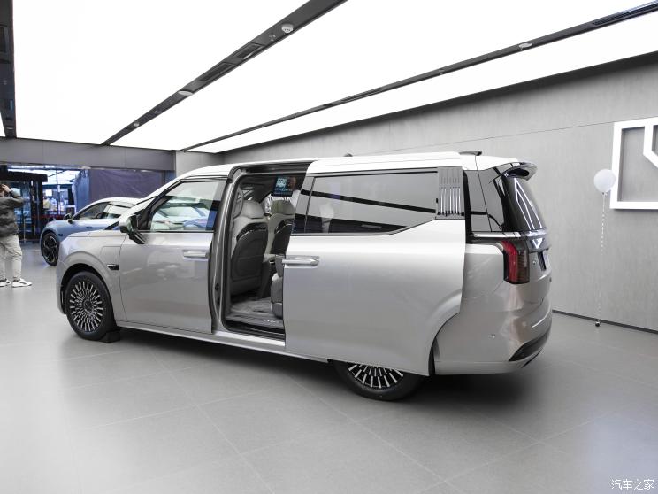 极氪 ZEEKR 009 2022款 WE版 极氪 ZEEKR 009 2022款 WE版