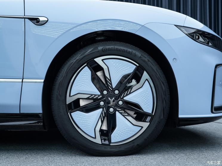 岚图汽车 岚图追光 2023款 纯电版 岚图汽车 岚图追光 2023款 纯电版