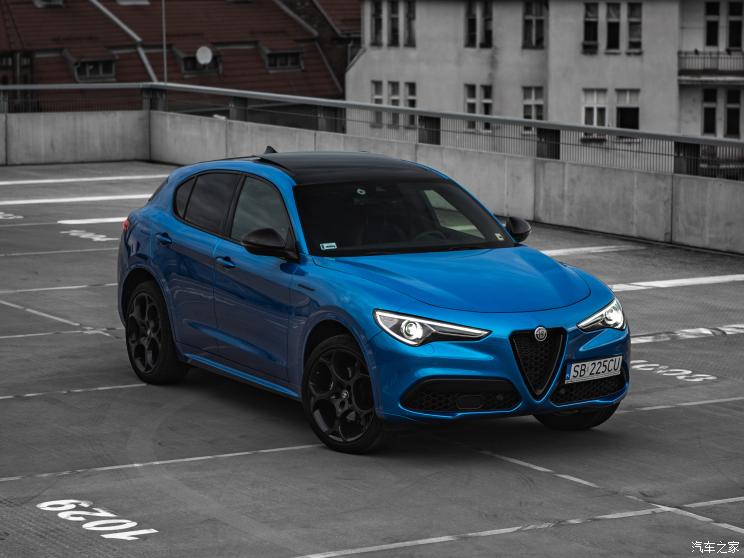 阿尔法・罗密欧 Stelvio斯坦维 2022款 Estrema 阿尔法・罗密欧 Stelvio斯坦维 2022款 Estrema