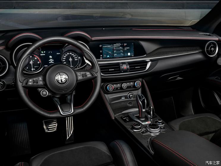 阿尔法・罗密欧 Stelvio斯坦维 2022款 Estrema 阿尔法・罗密欧 Stelvio斯坦维 2022款 Estrema