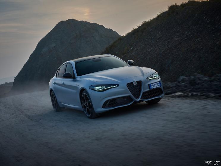 阿尔法・罗密欧 Giulia 2023款 Competizione 阿尔法・罗密欧 Giulia 2023款 Competizione