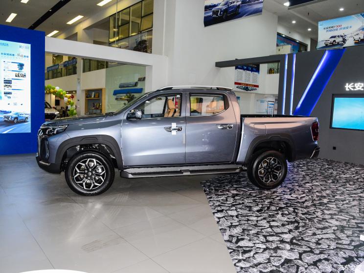 长安汽车 长安览拓者 2023款 2.0T自动两驱汽油领航型标箱 长安汽车 长安览拓者 2023款 2.0T自动两驱汽油领航型标箱