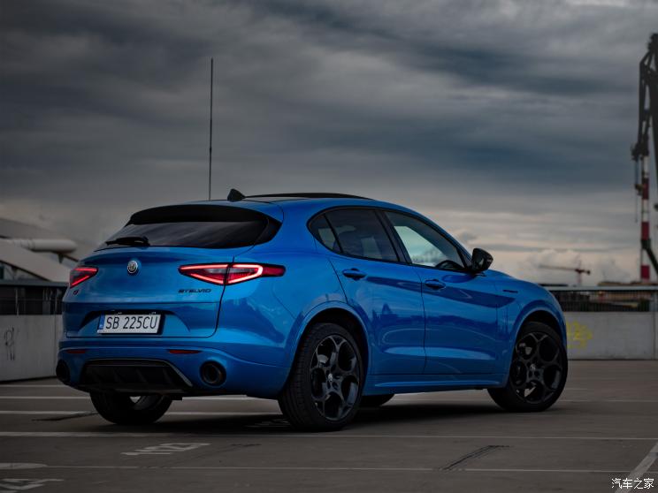 阿尔法・罗密欧 Stelvio斯坦维 2022款 Estrema 阿尔法・罗密欧 Stelvio斯坦维 2022款 Estrema