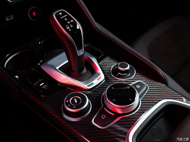 阿尔法・罗密欧 Giulia 2022款 Estrema 阿尔法・罗密欧 Giulia 2022款 Estrema