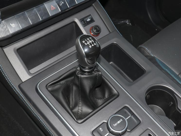 中兴汽车 中兴1949 2022款 2.3T商用版柴油手动两驱豪华型大双