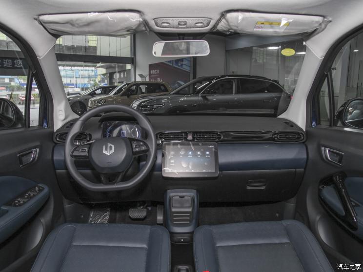 零跑汽车 零跑T03 2022款 耀金版 零跑汽车 零跑T03 2022款 耀金版