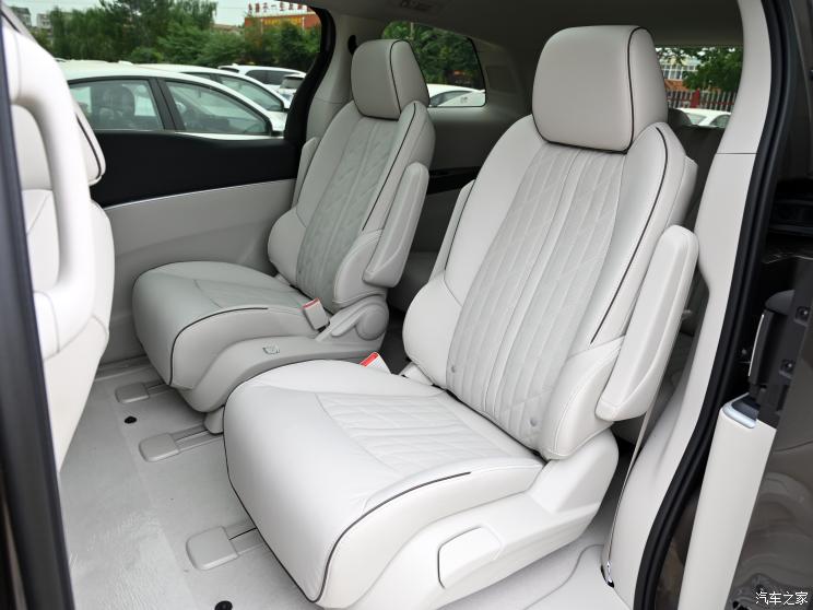 上汽通用别克 别克GL8 2023款 陆上公务舱 652T 尊贵型 上汽通用别克 别克GL8 2023款 陆上公务舱 652T 尊贵型