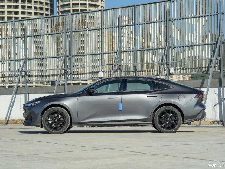 长安汽车 长安UNI-V 智电iDD 2023款 智电iDD 1.5T 基本型 长安汽车 长安UNI-V 智电iDD 2023款 智电iDD 1.5T 基本型