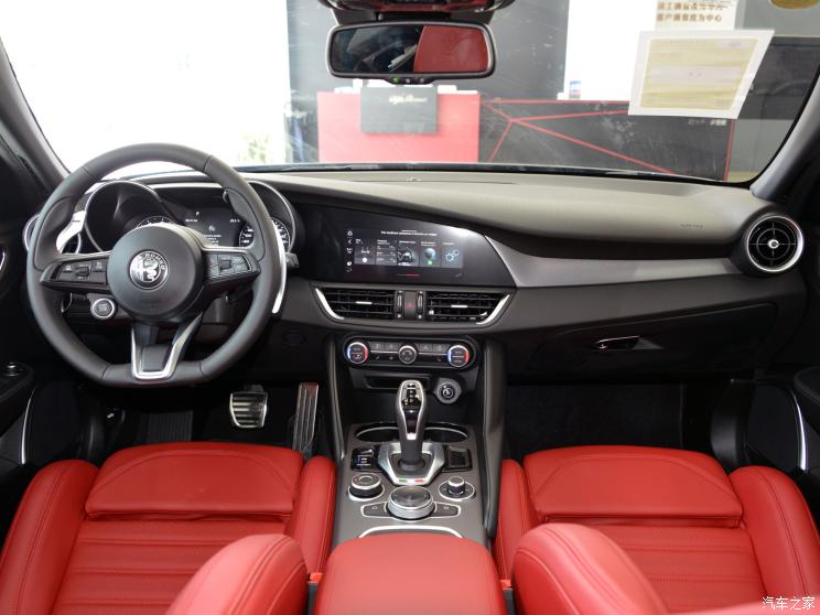 阿尔法・罗密欧 Giulia朱丽叶 2022款 2.0T 280HP Veloce 赛道版 阿尔法・罗密欧 Giulia朱丽叶 2022款 2.0T 280HP Veloce 赛道版