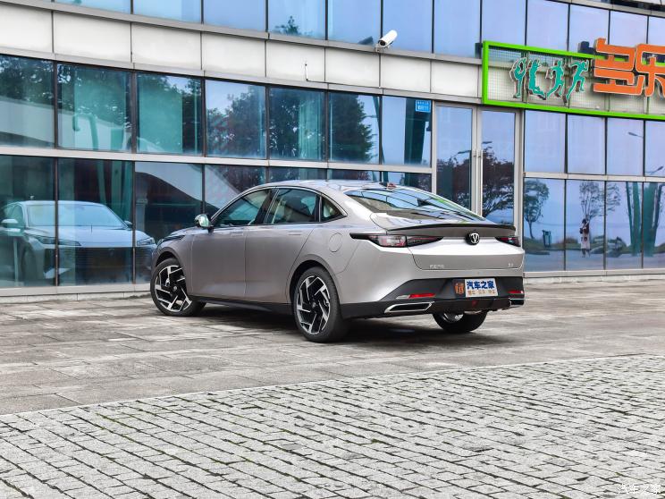 长安汽车 逸达 2023款 蓝鲸NE 1.5T GDI DCT旗舰型 长安汽车 逸达 2023款 蓝鲸NE 1.5T GDI DCT旗舰型