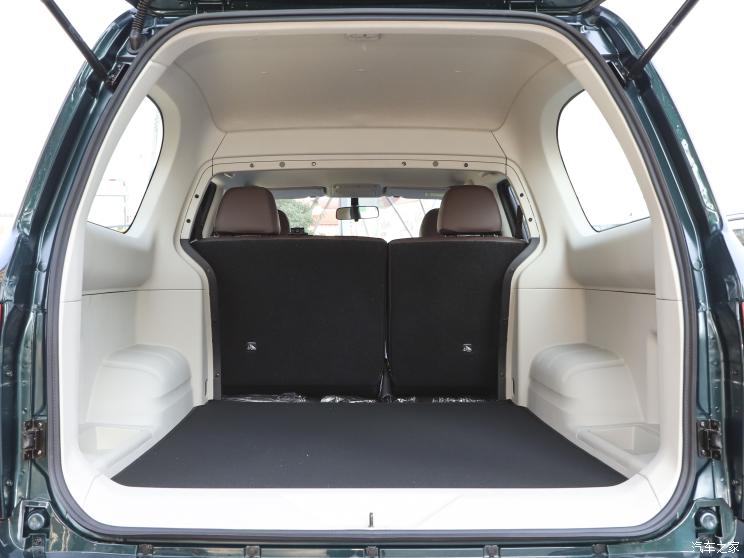 郑州日产 帕拉索 2022款 2.0T 手动两驱尊雅型 郑州日产 帕拉索 2022款 2.0T 手动两驱尊雅型