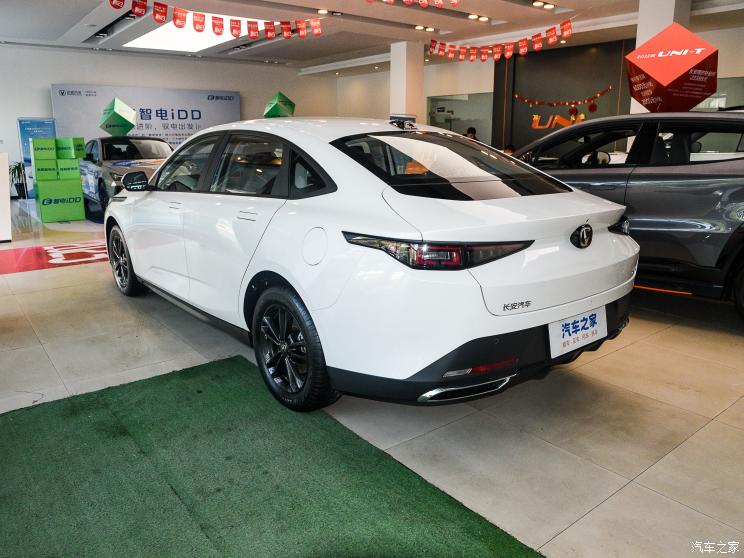 长安汽车 逸达 2023款 蓝鲸NE 1.5T GDI DCT尊贵型 长安汽车 逸达 2023款 蓝鲸NE 1.5T GDI DCT尊贵型