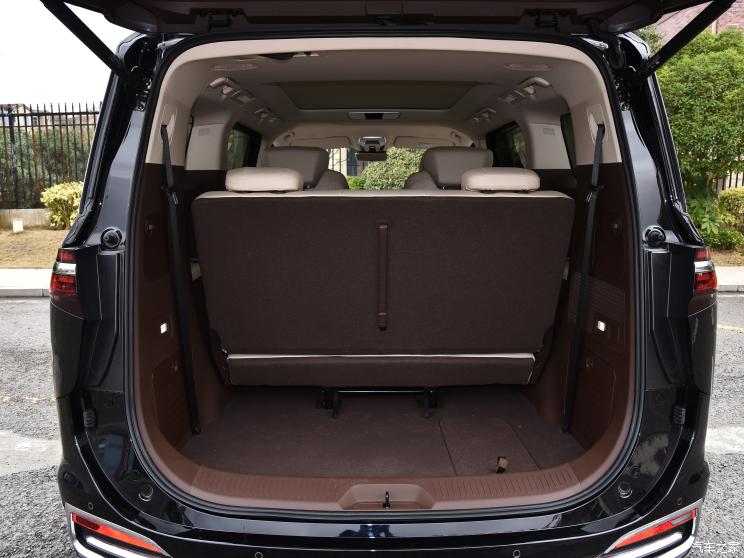 一汽奔腾 奔腾M9 2023款 2.0T 尊享型 一汽奔腾 奔腾M9 2023款 2.0T 尊享型