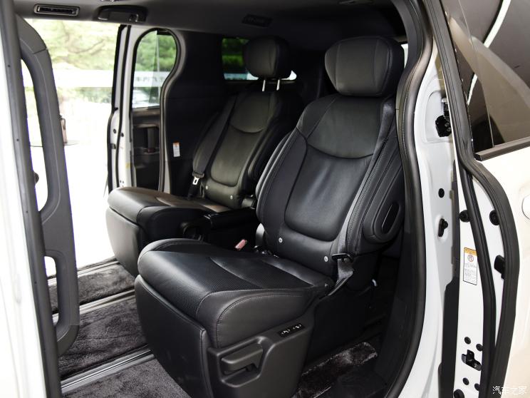 广汽丰田 赛那SIENNA 2021款 2.5L混动 尊贵版 广汽丰田 赛那SIENNA 2021款 2.5L混动 尊贵版