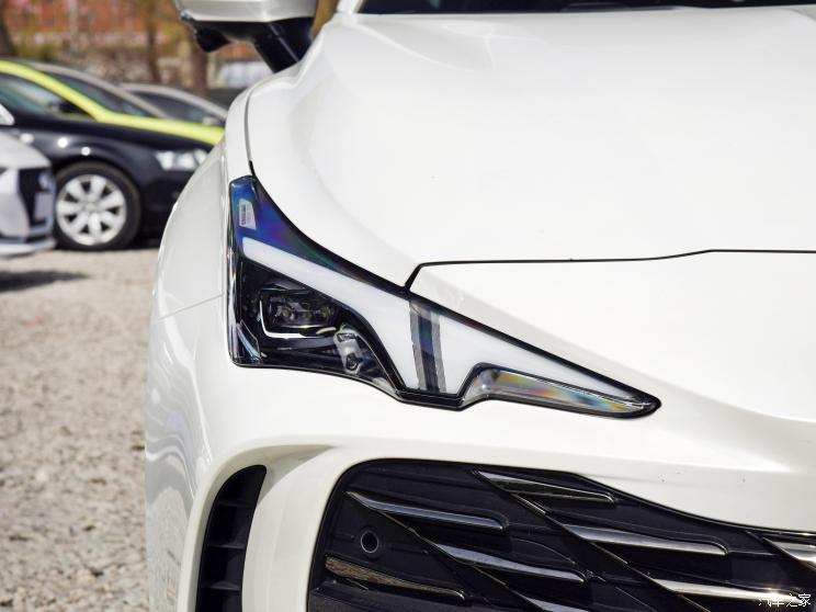 上汽集团 MG7 2023款 2.0T Trophy+激擎耀世版 上汽集团 MG7 2023款 2.0T Trophy+激擎耀世版