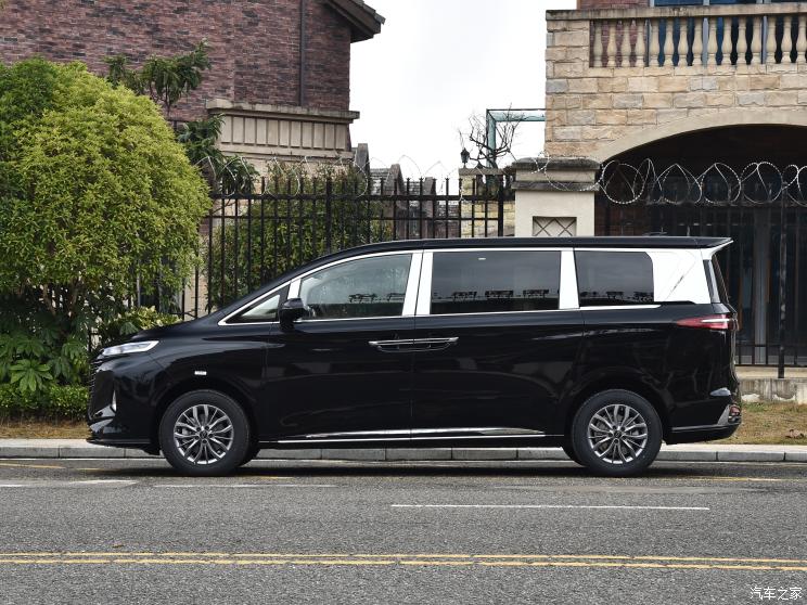 一汽奔腾 奔腾M9 2023款 2.0T 尊享型 一汽奔腾 奔腾M9 2023款 2.0T 尊享型