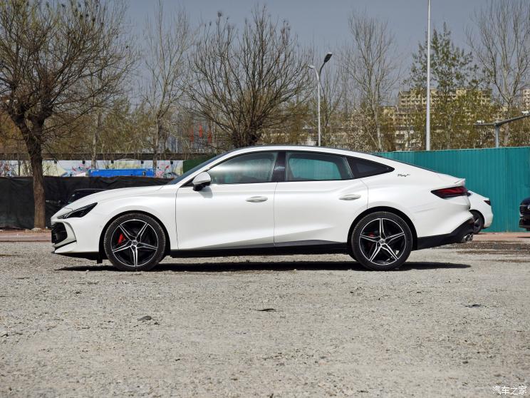 上汽集团 MG7 2023款 2.0T Trophy+激擎耀世版 上汽集团 MG7 2023款 2.0T Trophy+激擎耀世版