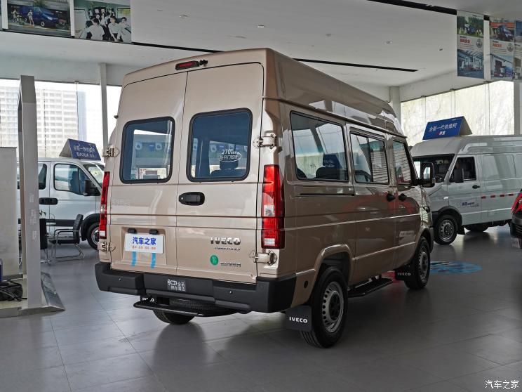 南京依维柯 依维柯得意 2023款 聚金版 2.5T A35M1客车短轴中顶单胎侧拉门5-9座