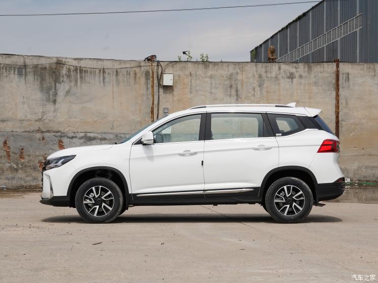 东风风行 风行T5 2023款 1.6L 手动基本型 东风风行 风行T5 2023款 1.6L 手动基本型