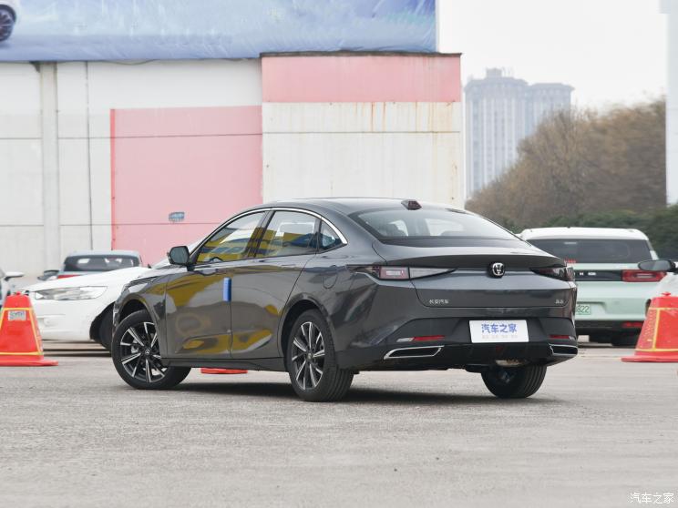 长安汽车 逸达 2023款 蓝鲸NE 1.5T GDI DCT领航型 长安汽车 逸达 2023款 蓝鲸NE 1.5T GDI DCT领航型