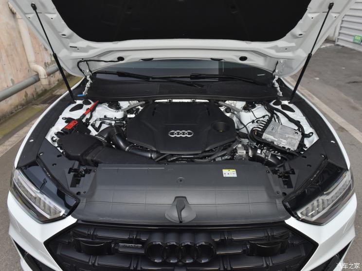 上汽奥迪 奥迪A7L 2022款 55 TFSI quattro S-line 志远型曜黑套装 上汽奥迪 奥迪A7L 2022款 55 TFSI quattro S-line 志远型曜黑套装